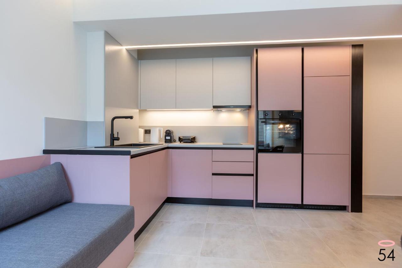 Saint Pink 54 * Kalamata